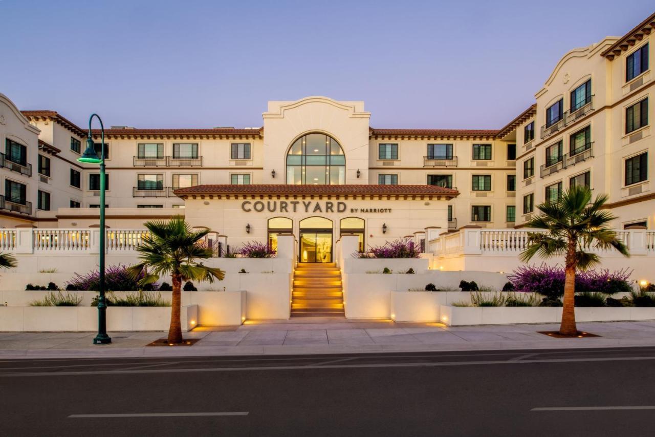 Courtyard By Marriott Santa Cruz Hotel Exterior photo