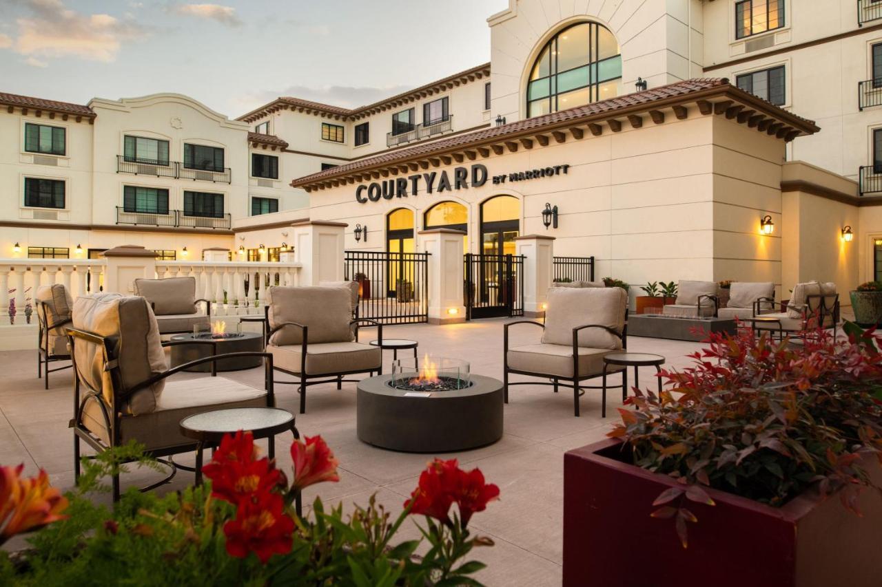 Courtyard By Marriott Santa Cruz Hotel Exterior photo